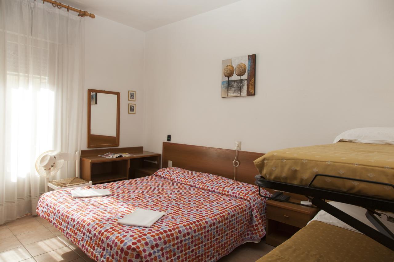 Hotel Taormina ลิโดดิเยโซโล ภายนอก รูปภาพ
