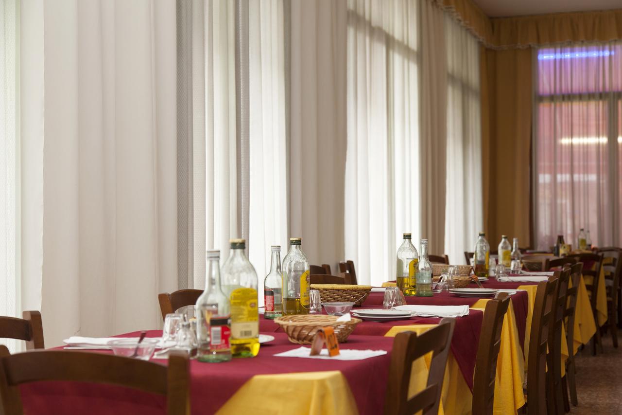 Hotel Taormina ลิโดดิเยโซโล ภายนอก รูปภาพ